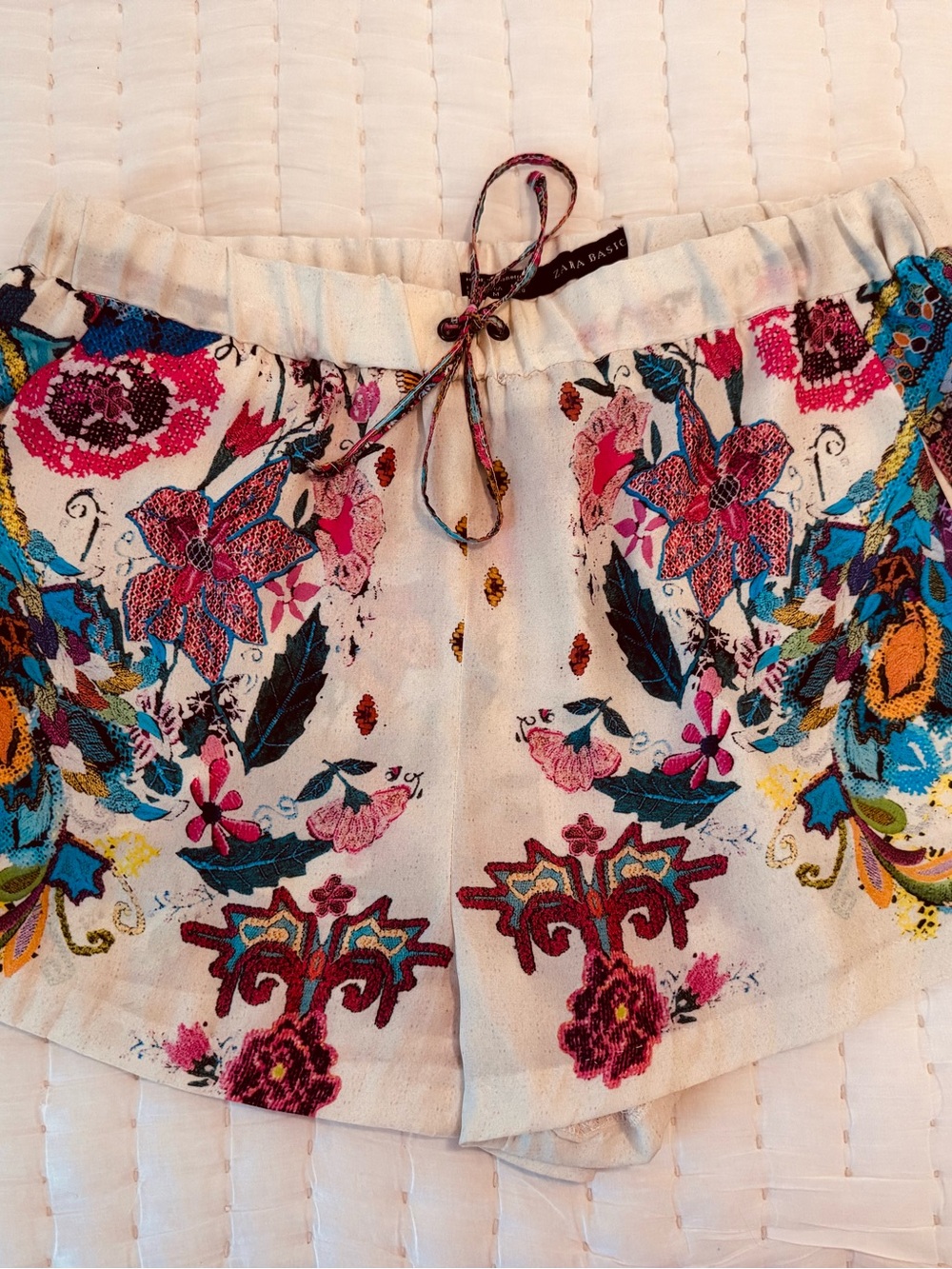 Zara White Floral Print Women’s Shorts M